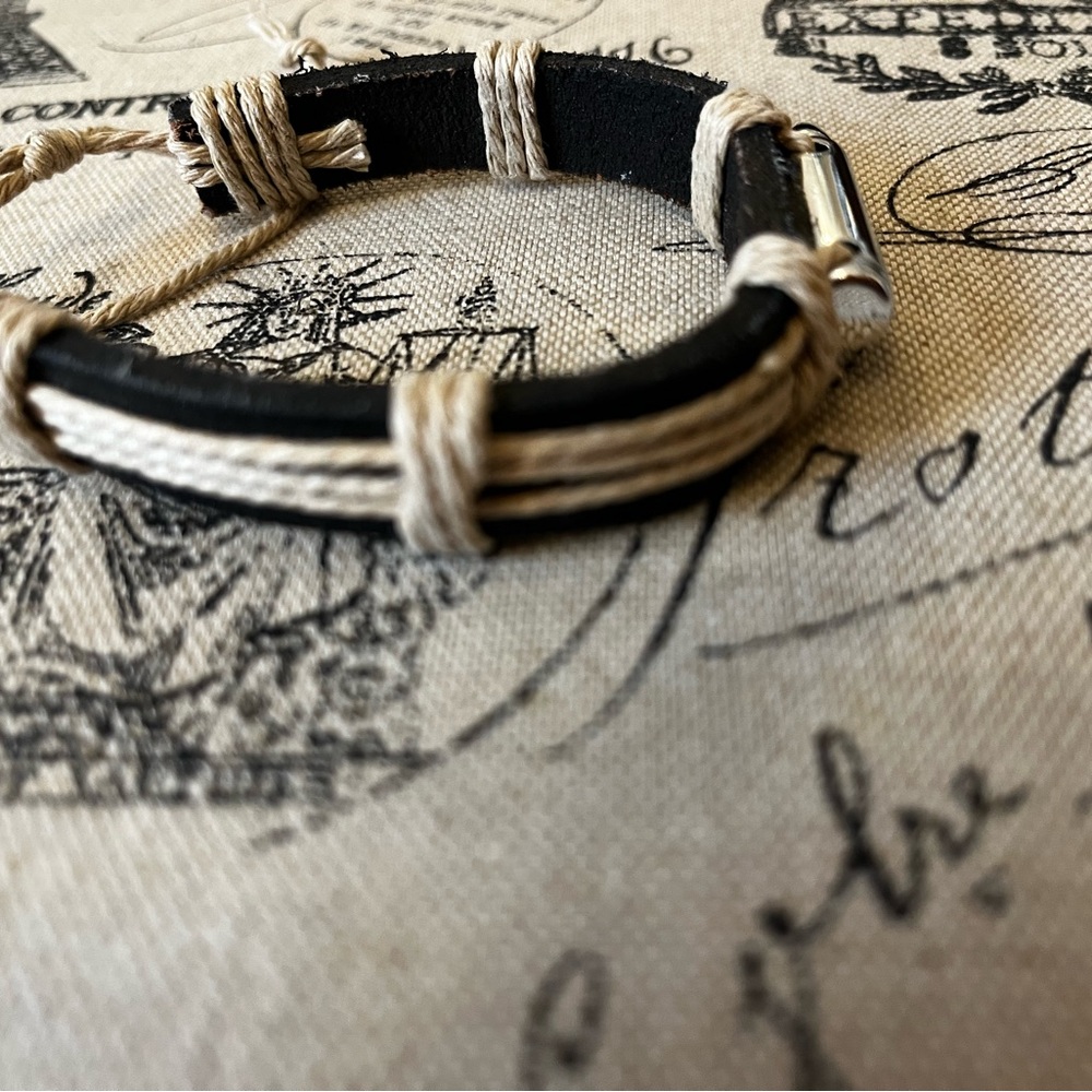 Leather skull cuff bracelets - Picture 6 of 11